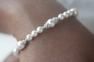 bracelet-women-866492_640