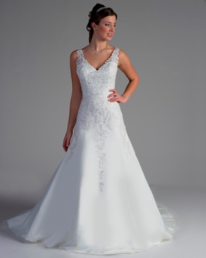 Wedding Dress - Bridalane - GP1075 - Shown in Ivory lace | Bridalane Bridal Gown