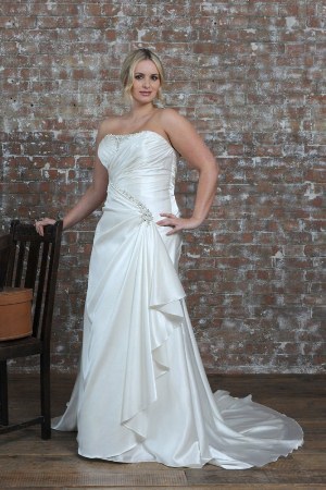 Wedding Dress - CALLISTA Collection: 4144 - For Brides With Curves | PlusSize Bridal Gown
