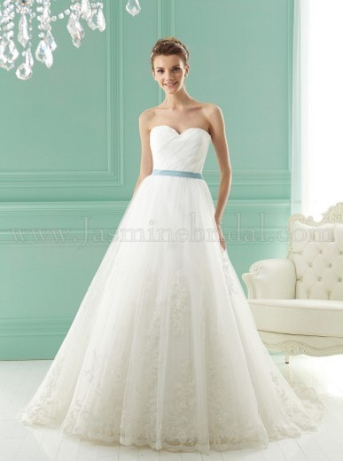 Bridal Dress: COLLECTION BRIDAL SPRING 2012 - F141012 