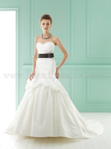 Bridal Dress: COLLECTION BRIDAL SPRING 2012 - F141017 
