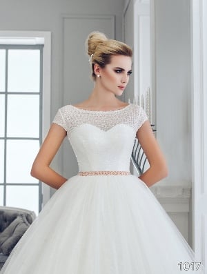 A Simple Guide To Best Hairstyles [2024] for Different Wedding Dress  Necklines That You May Not Know About