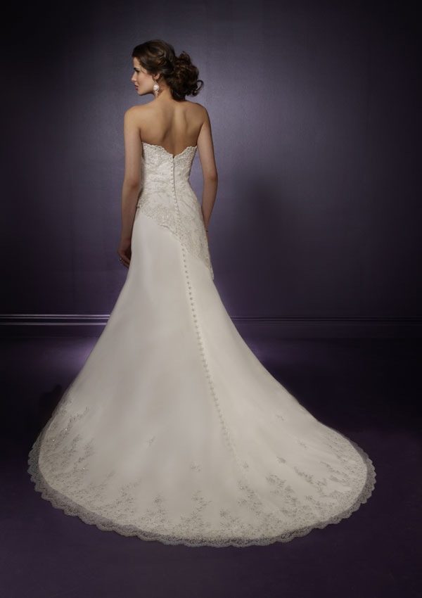 Blu: 4167 Vintage Lace on Plush Organza