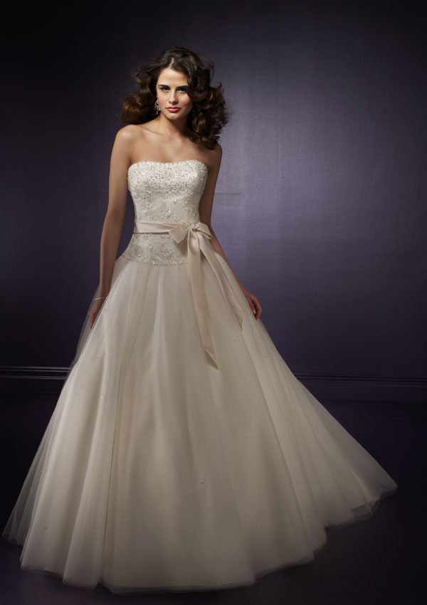 Blu: 4170 Tulle with Crystal Beaded Lace