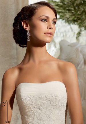 strapless neckline wedding gown