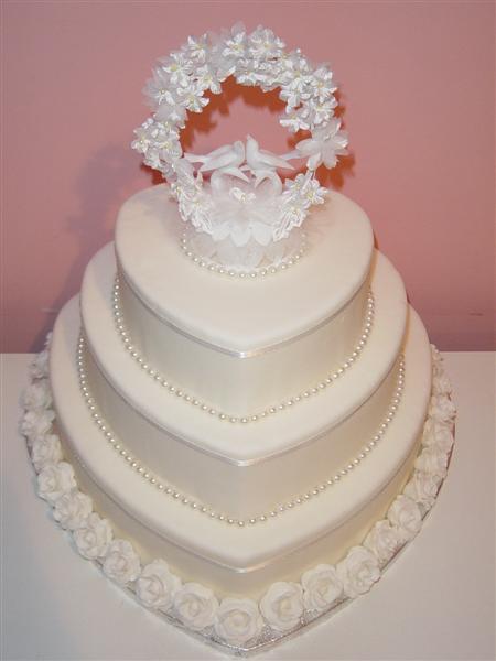  Pearl Heart Wedding Cake
