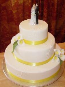 Love-Lilies-Wedding-Cake-450x600