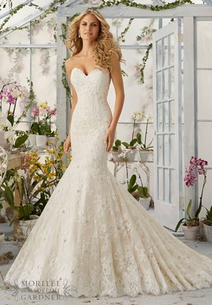  Wedding  dress  selection tips for tall brides