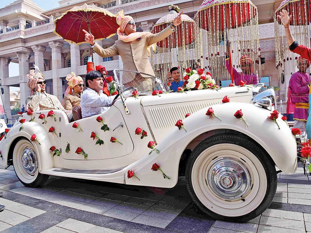 vintage car wedding