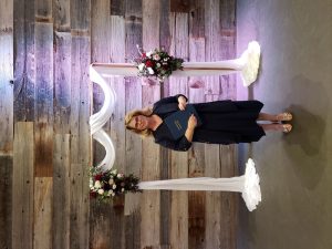 Officiant Janine
