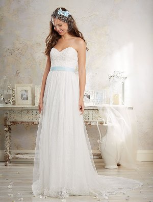 Wedding Dress - MODERN VINTAGE BY ALFRED ANGELO 2016 Collection - 8549 - All Over Lace A-Line Gown with Sweetheart Neckline | AlfredAngelo Bridal Gown