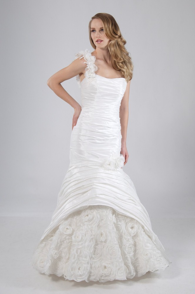 Alfred Sung Bridal Wedding Gown 6702 main image 1
