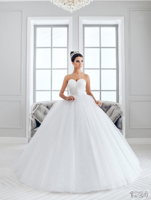 Wedding Dress - Sans Pareil Bridal Collection 2016: 1024 - Stiff shimmer sweetheart bodice meets misty tulle ball gown skirt | SansPareil Bridal Gown