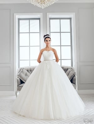 Wedding Dress - Sans Pareil Bridal Collection 2016: 959 - Strapless scallop trimmed sweetheart ball gown | SansPareil Bridal Gown