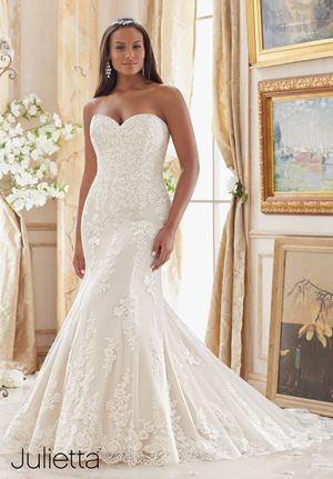 Wedding Dress - Mori Lee Julietta FALL 2016 Collection: 3207 - Embroidered Lace Appliques on Tulle with Scalloped Hemline | PlusSize Bridal Gown