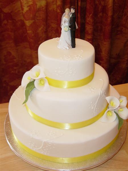 Love Lilies Wedding Cake