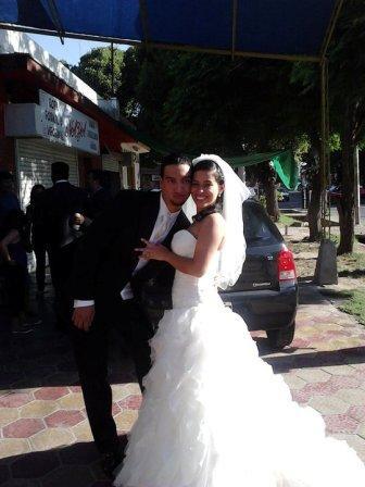 /Esmeralda Sibrian thanks the whole crew that helped to get wedding dress